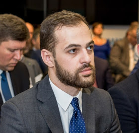 Давид Акобия
